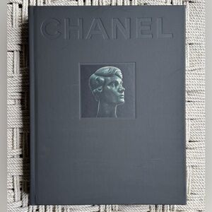 ❤️ CHANEL COFFEE TABLE BOOK